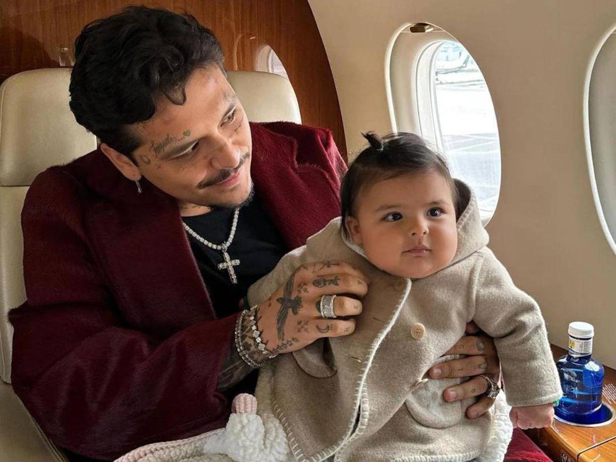 Eso no es todo, aunque Nodal reveló las razones por las que no publicó nada en alusión a la vuelta al sol de su bebé, quien sí le dedicó un emotivo mensaje fue su abuelita, Cristy Nodal, quien recientemente confirmó que fue hospitalizada.