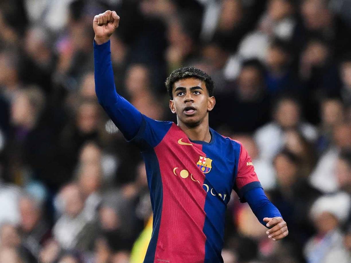 Lamine Yamal es uno de los jugadores que menos ganan en la Liga Española. Actualmente, según recoge el portal web Capology, el joven español percibe un salario anual de 1.670.000 euros. El salario se desglosa en unos 139.000 euros mensuales, 32.000 semanales y 5.000 diarios.