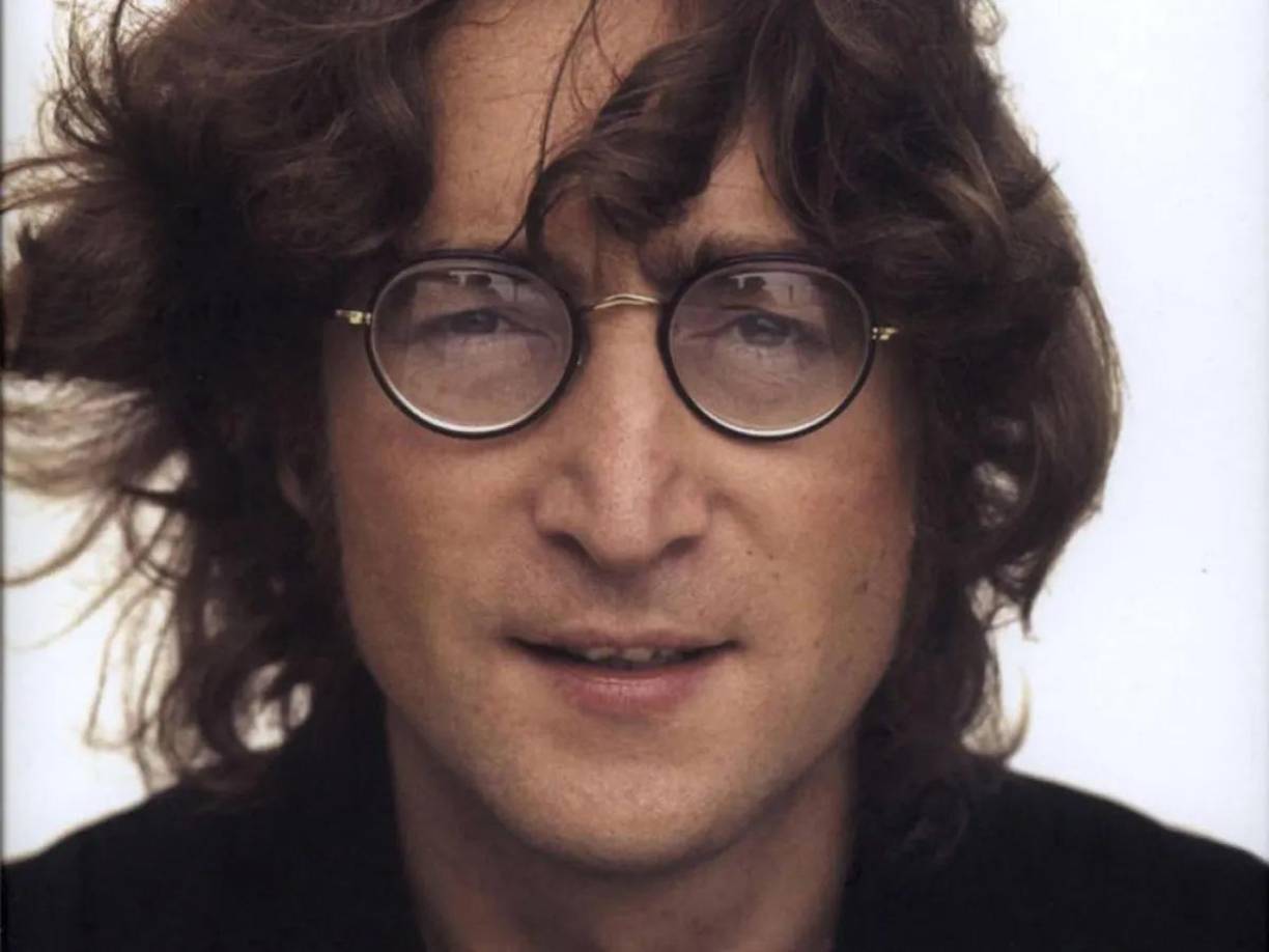 Durante su período de éxito, el uso de drogas por parte de los miembros no era ninguna sorpresa, pero hablar abiertamente de ello en entrevistas tenía su dosis de polémica. Considerado uno de los líderes de la banda, Lennon no se ahorraba nada, como la famosa declaración de que los Beatles eran más grandes que Jesucristo. La frase fue sacada de contexto y causó incomodidad en los más religiosos. Sin embargo, el grupo no se preocupó tanto, en parte porque el sarcasmo y la irreverencia de los miembros era más evidente.