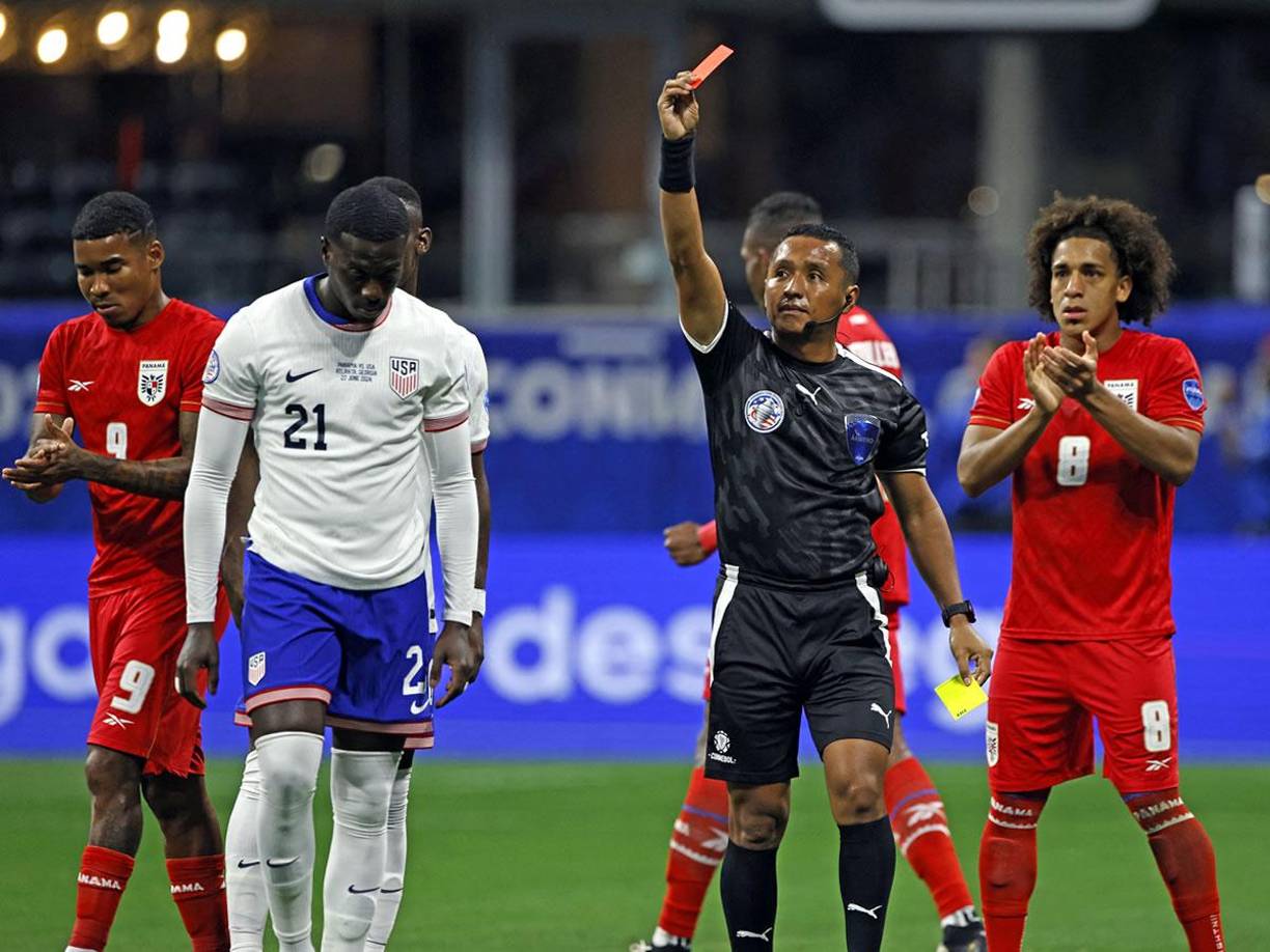 El árbitro salvadoreño Iván Barton fue tendencia por su accionar en el partido que Panamá le ganó a Estados Unidos por la Copa América 2024. Le llovieron críticas y otros alabaron su trabajo.