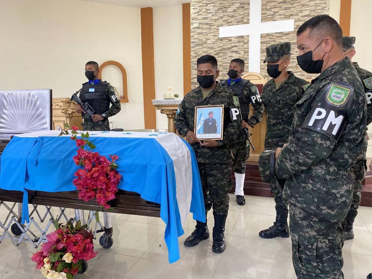 Brayan Omar Rosales Sánchez, asignado al Quinto Batallón de la Policía Militar, murió en un enfrentamiento con presuntos pandilleros mientras era parte de los operativos que se realizan en el marco del estado de excepción en la capital