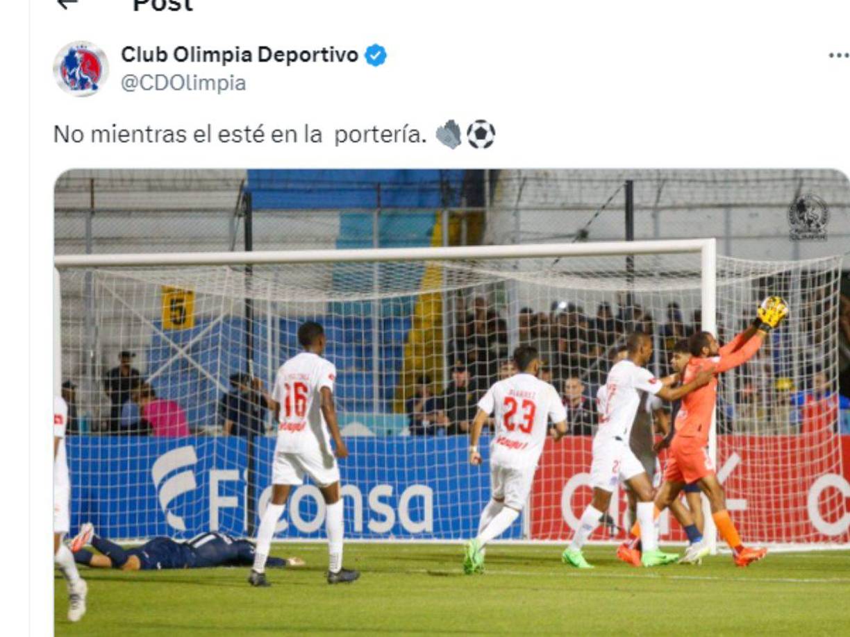 Olimpia se mofó de Auzmendi al compartir una fotografía donde se ve celebrando a Menjívar y Auzmendi tirado en el césped: “No mientras él esté en la portería”, señalaron.