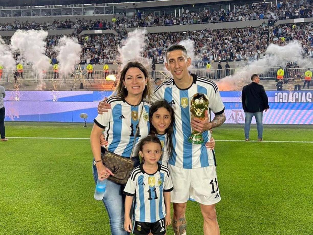 “Ángel se quiere ir por la puerta grande. Al principio le decía no podés dejar ahora que estás re bien, y que la gente te quiere. Ahora no dejes”, indicó la esposa del Fideo.