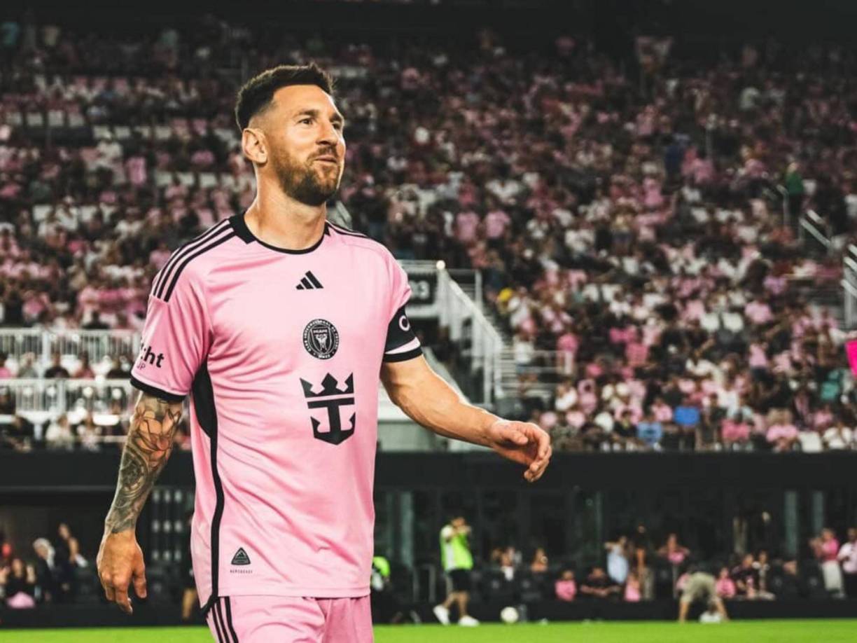 Los precios de los boletos en la visita de Messi a El Salvador fueron los siguientes: Sol 200 dólares, Sol Preferente $250, Sombra $275, Tribuna $375 y Platea $475 dólares.