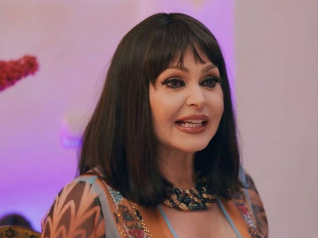 Han pasado 26 años desde que Gaby Spanic sorprendió a todos con su interpretación en “La usurpadora”, actualmente la actriz venezolana se mantiene activa en el medio del espectáculo, en donde está participando en la tercera temporada del reality show Secretos de Villanas de Canela TV, además de que cuenta con un canal de YouTube en donde se dedica a subir videos de cocina, siendo esta una de sus grandes pasiones.