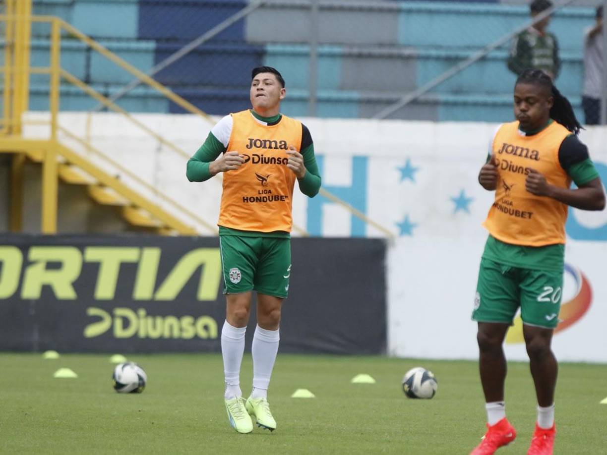 Francisco ‘El Chelito’ Martínez, quien <b><a rel="noopener noreferrer" href="https://www.laprensa.hn/fotogalerias/deportes/francisco-chelito-martinez-boda-matrimonio-marathon-olancho-futbolista-veronica-garcia-JJ23089022#image-1" target="_blank">contrajo matrimonio el sábado 7 de diciembre</a></b>, apareció en el Morazán y jugó de titular. Marcó su lanzamiento en la tanda de penales.