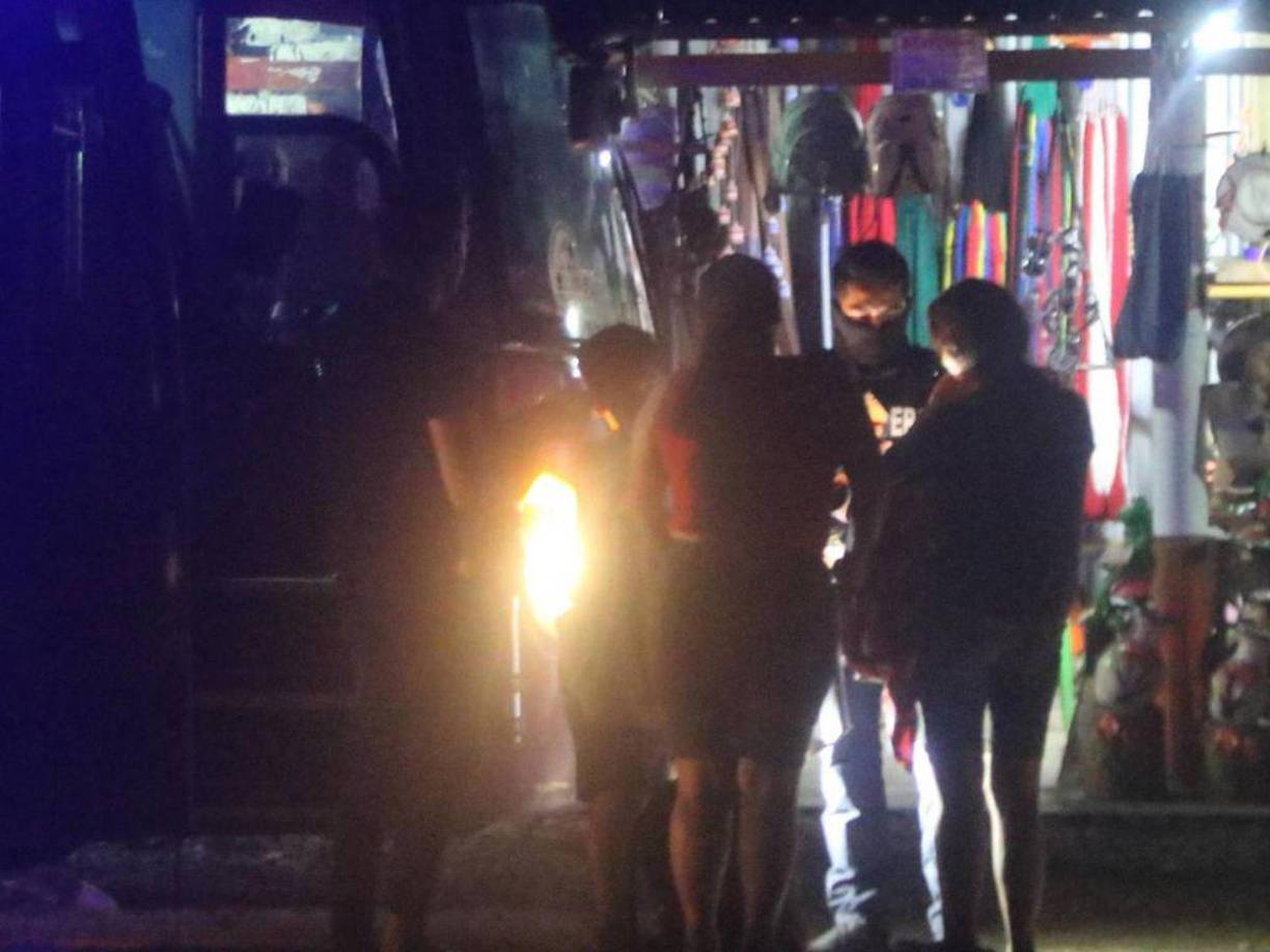 Pese a que portaban su salvoconducto para circular por Honduras, los agentes amenazaron a las mujeres por no portar supuestamente todos los documentos.