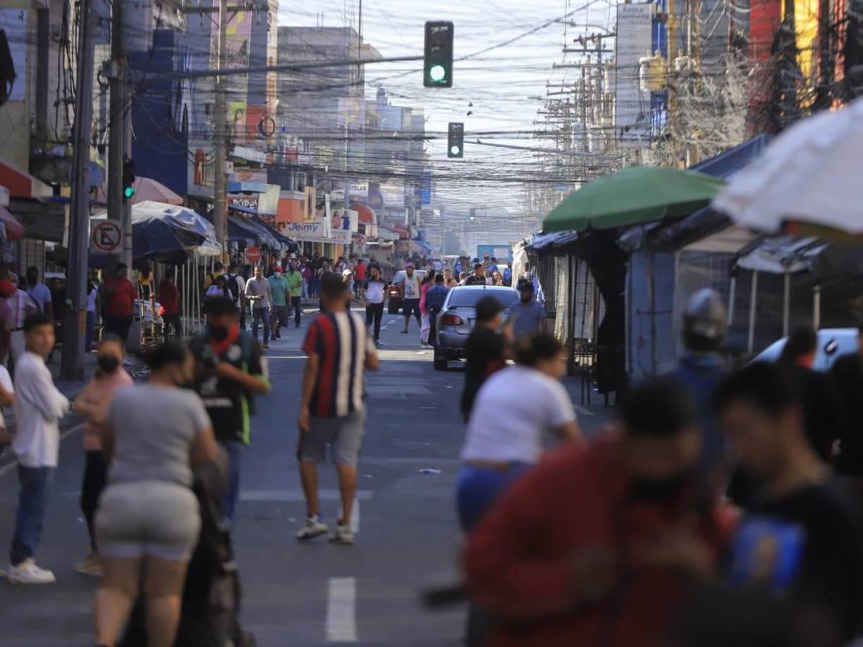 Según lo establecido en el artículo 339 del Código del Trabajo, los días feriados oficiales que los empleadores deben conceder y pagar serán el miércoles 25 de diciembre de 2024 y el miércoles 1 de enero de 2025.
