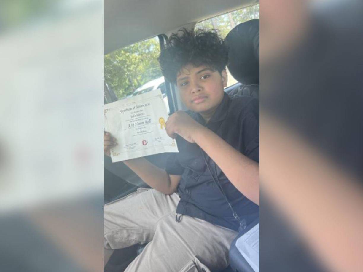 Su madre, Ingrid García se naturalizó estadounidense en septiembre del 2024 y, por esta razón, decidió viajar el 23 de diciembre del 2024 a su natal país tras años sin poder visitarlo.