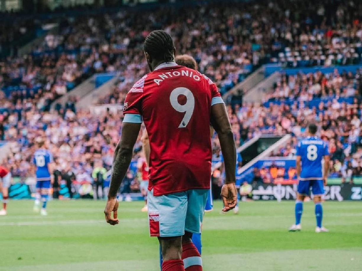 Después de eso, la entidad informó el sábado, al poco de que empezaran a circular por redes sociales imágenes no verificadas del accidente, en las que se veía un Ferrari destrozado, que el internacional jamaicano se encontraba consciente, estaba “estable” y se “comunicaba” tras su ingreso hospitalario.