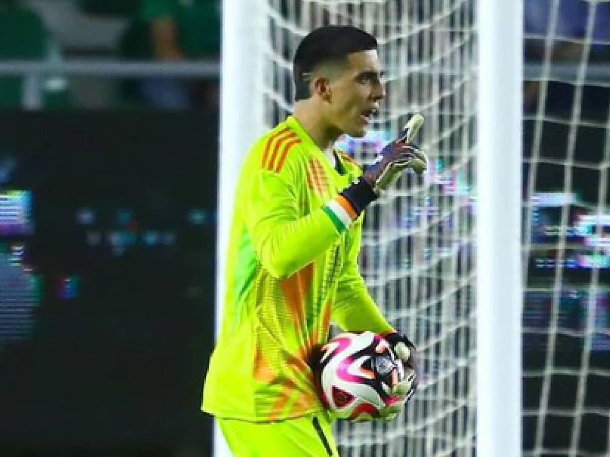 Juega en el Athletic Bilbao donde lleva 5 partidos en la presente temporada y estuvo en la selección mexicana en septiembre. No fue citado en octubre.