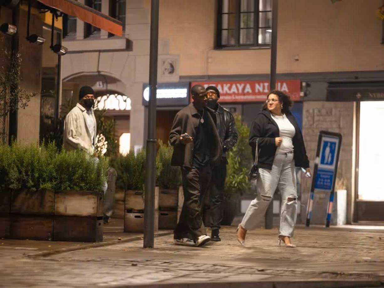 Para acabarlo de rematar, mientras sus compañeros de la Selección de Francia estaban jugando su primer partido de este parón ante Israel, Mbappé, capitán de ‘Les Bleus’, fue pillado de fiesta en una discoteca de Estocolmo, Suecia.