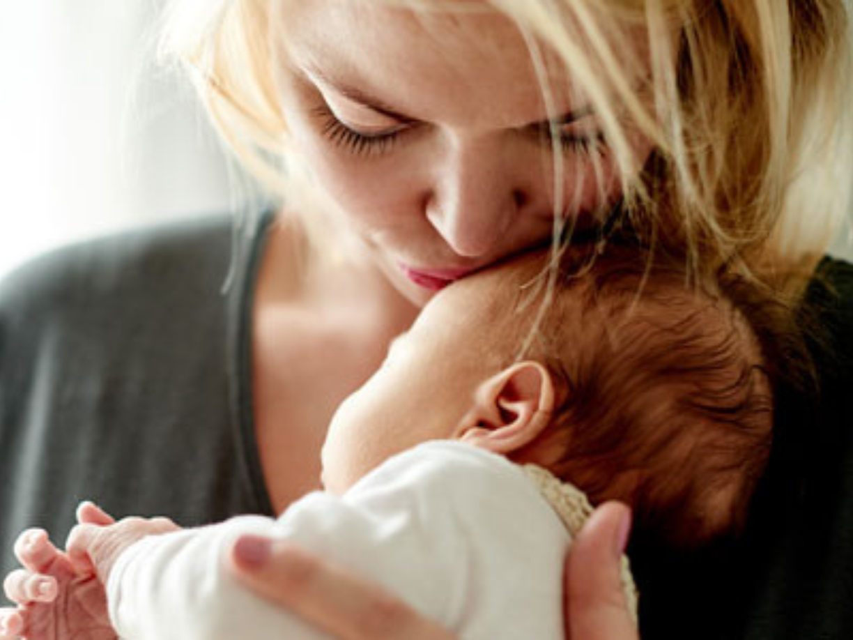 Cuando el padre del menor se niegue a reconocerlo, es porque no quiere hacerse responsable de los deberes y obligaciones que le otorga la ley.