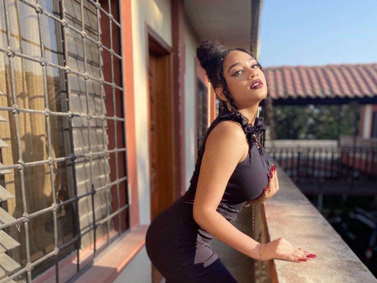 Y es que Valeria Aguilar se ha hecho popular en las redes sociales gracias a sus pasos de baile al ritmo de la punta.