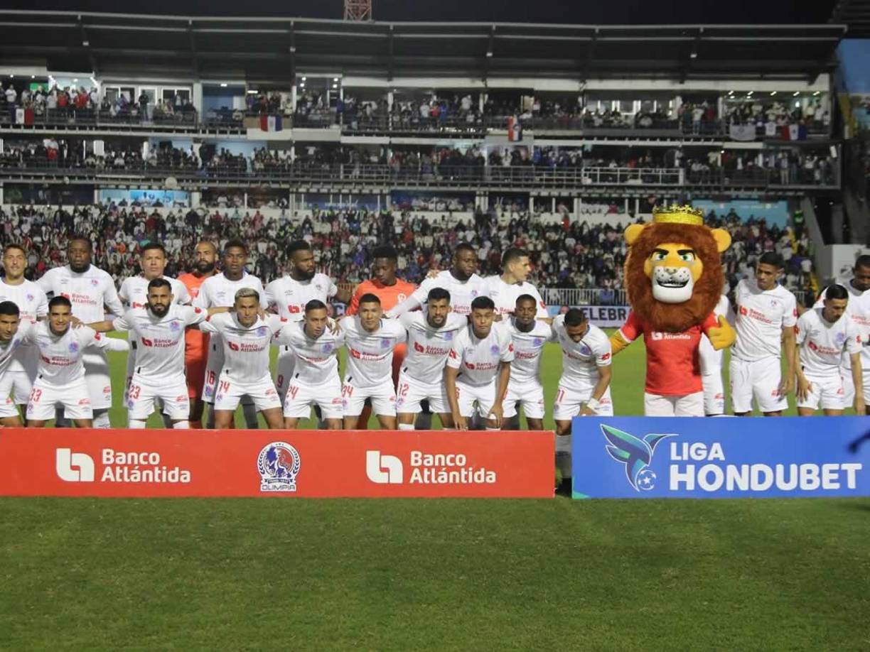 Todo el plantel del Olimpia posó completo -a excepción de los lesionados- en el último partido de Pedro Troglio en el banquillo merengue.