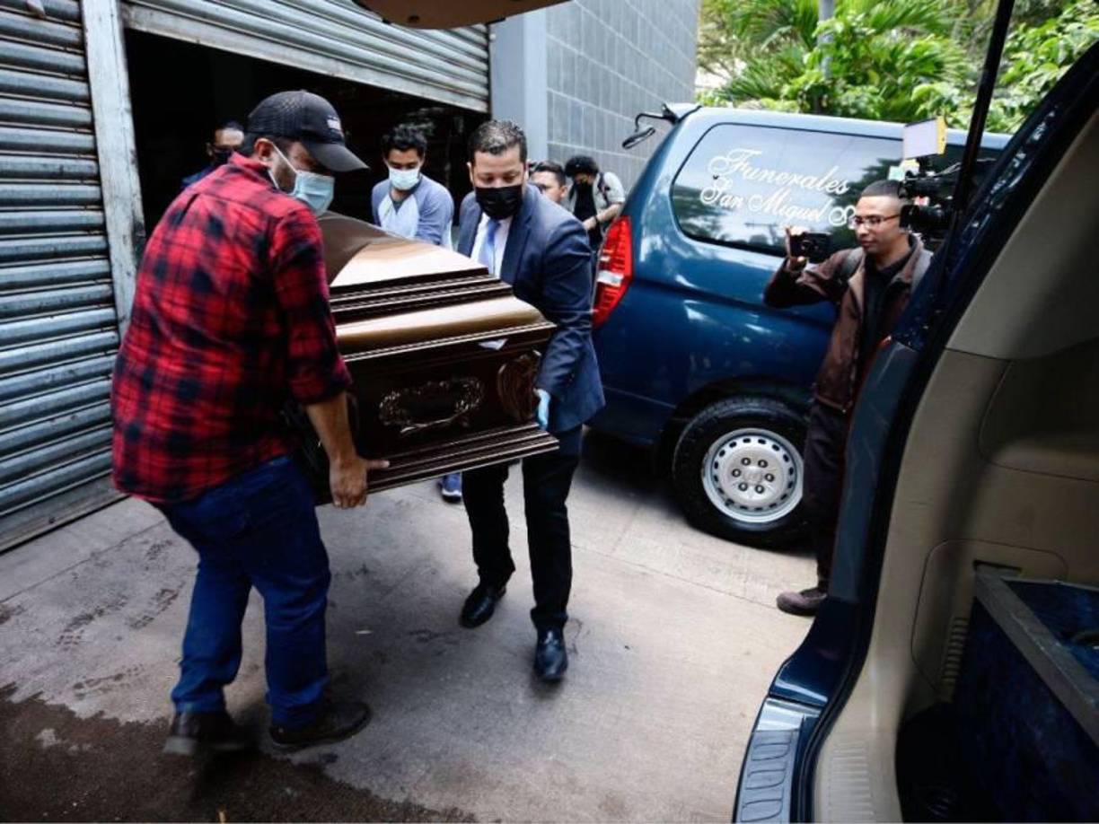 Las asesinas, según testimonios, utilizaban chalecos antibalas y “llevaban picos, piochas, cuchillos, punzones” y hasta “le vi la Uzi a una en la mano”.