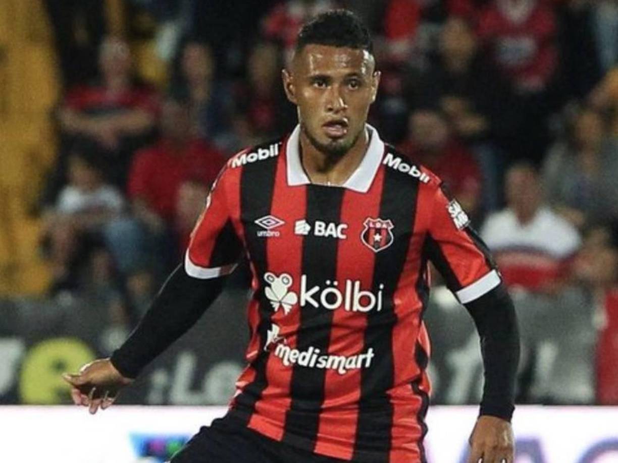 Alex López - El mediocampista hondureño podría no continuar en la Liga Deportiva Alajuelense. Pese a tener seis meses de contrato, no entra en los planes y no se presentó al inicio de la pretemporada. No se descarta que pueda volver a Honduras, donde ha sido ofrecido a Olimpia y Real España, también en Costa Rica al Cartaginés.