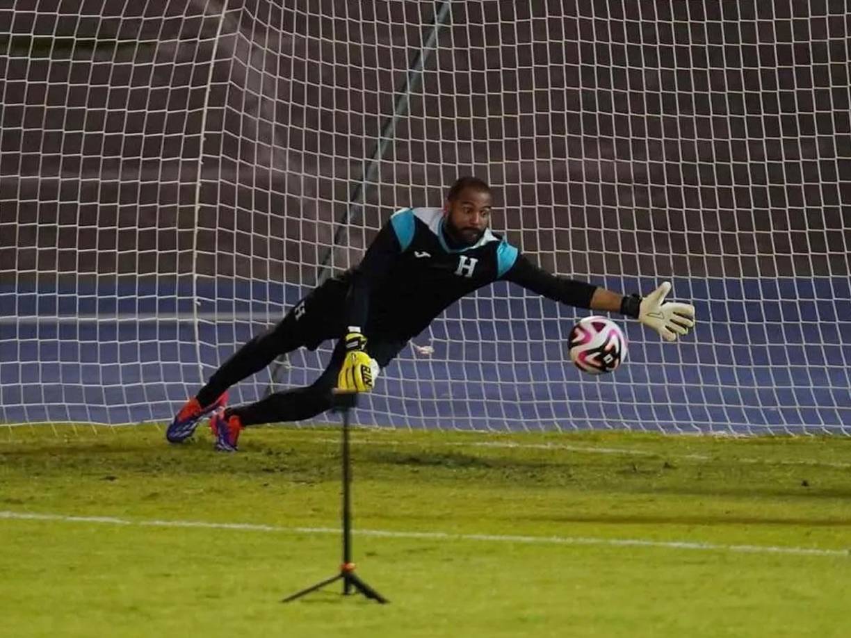Edrick Menjívar - Es el portero titular este lunes frente a Jamaica en Kingston.