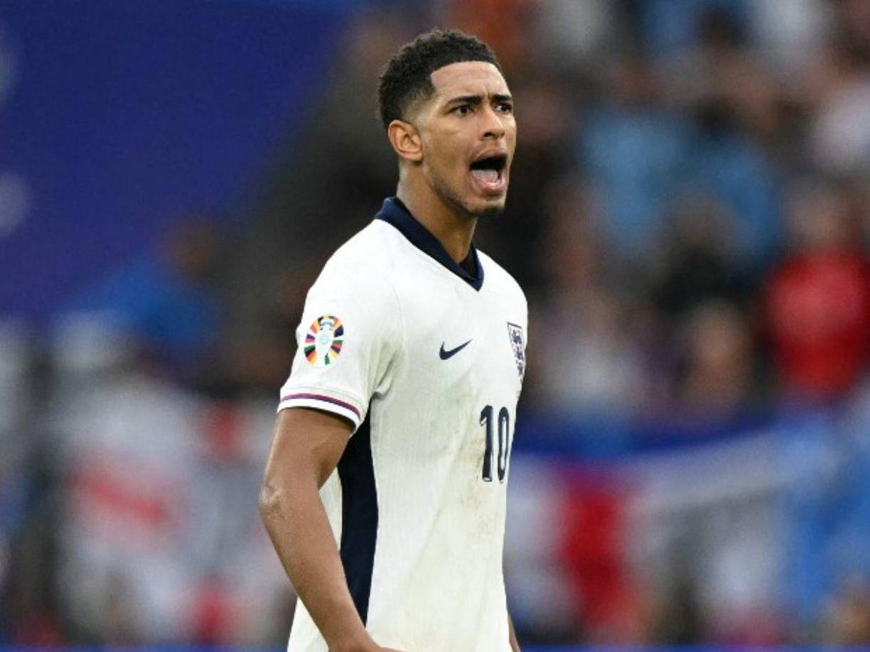 El futbolista del Real Madrid se llevó las manos a la zona de los genitales tras marcar el primer gol en la victoria de Inglaterra, que se clasificó a los cuartos de final de la Eurocopa