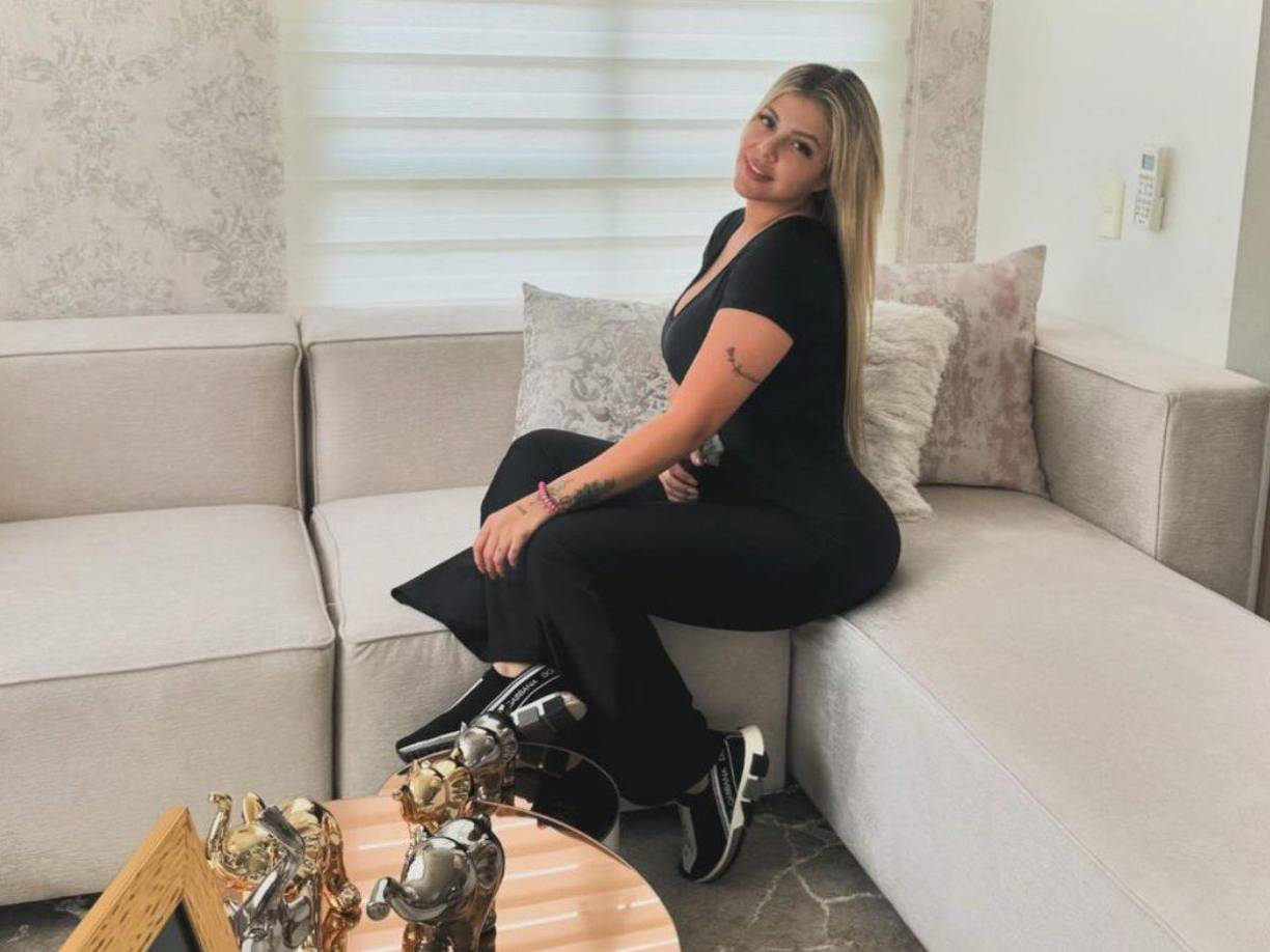 Al no caer el dinero, los delincuentes hicieron pública la foto íntima en la que el Rafa aparece con su mujer.