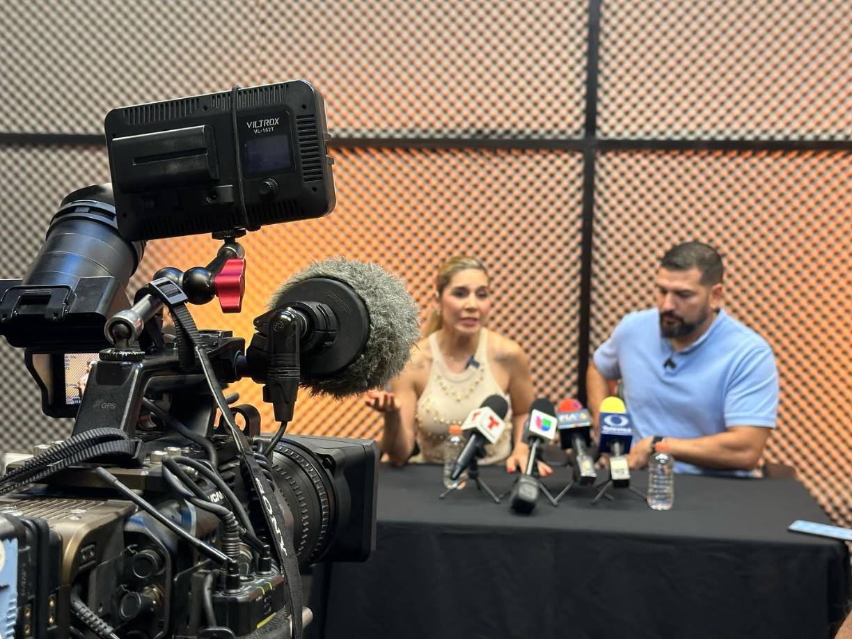 “Vamos a seguir desmintiendo a esta mujer. No entiendo por qué nos involucra en este libro, no entiendo por qué titula todo un capítulo ‘Las Lavanderas’, porque sabe que el nombre de Lavanderas vende por todo este escándalo mediático”.