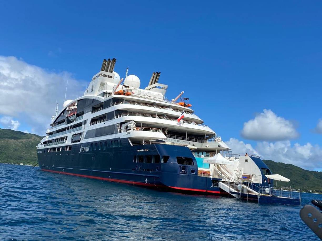 El recorrido del crucero Le Dumont-d’Urville inició el 13 de noviembre en Puerto Cortés, su segunda parada fue Tela, luego siguió la isla de Guanaja, Cuero y Salado para concluir en Cayos Cochinos. Desde esta fecha hasta el 21 de diciembre cada semana estará arribando el yate Le Dumont-d’Urville a nuestro país. 