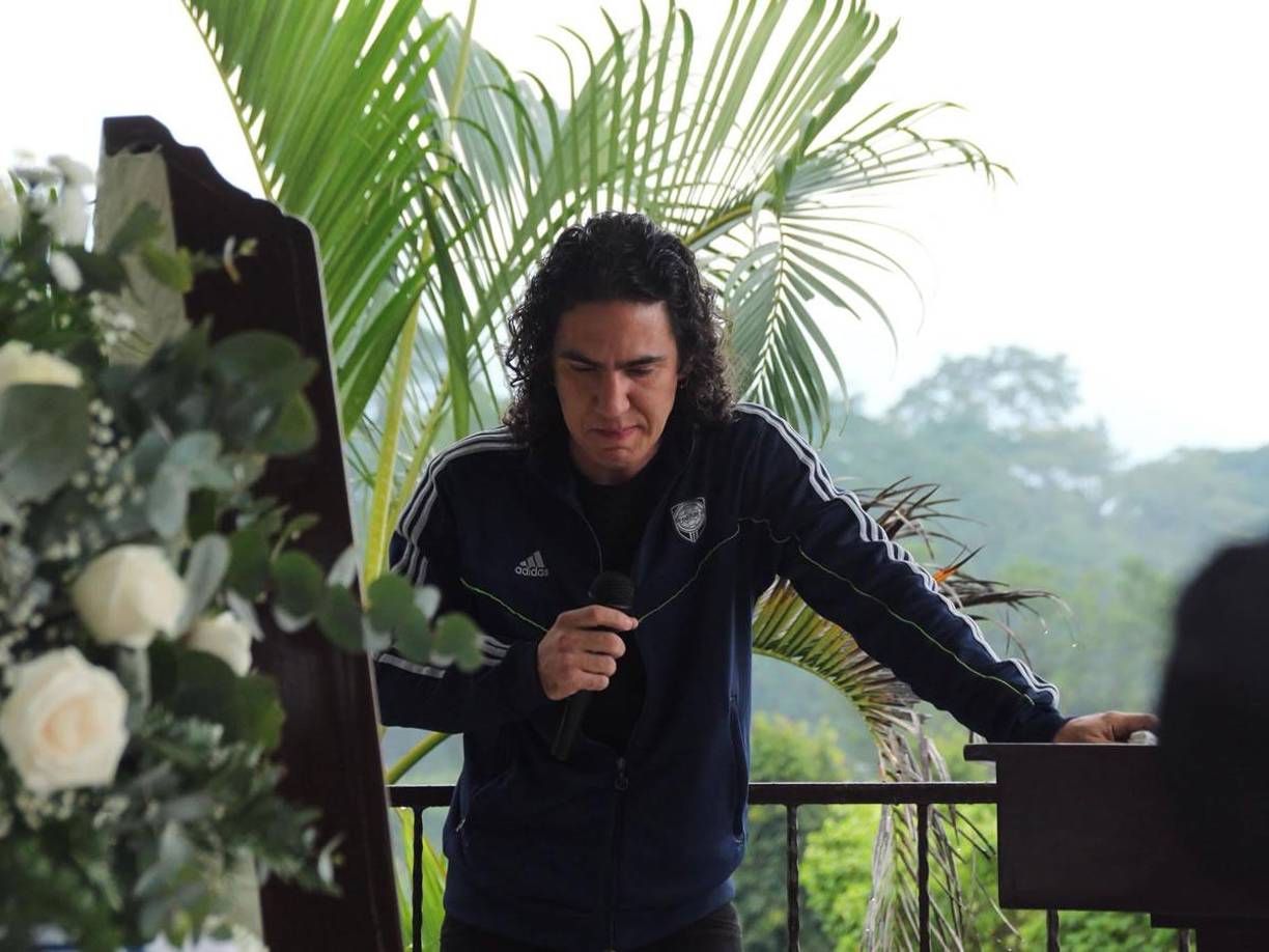 Claudio Viera, hijo menor de Vicente, estuvo acompañado de su madre y hermana, contó que además de las parrilladas y choripanes, su padre siempre apreció la comida catracha: “eran hasta 3 baleadas con todo que se comía, le gustaban bien tostaditas”.