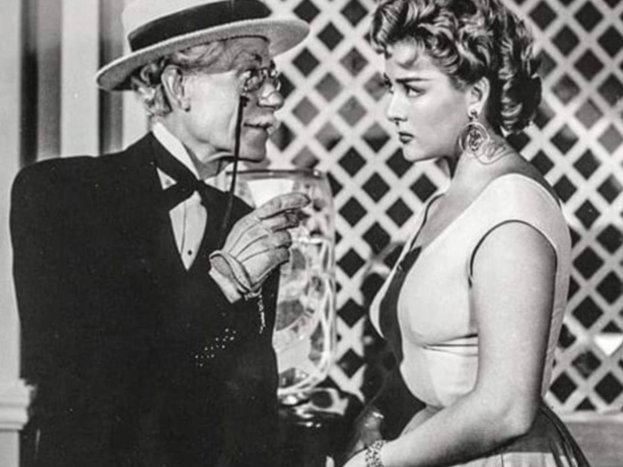 A mediados de la década de 1950, Silvia Pinal debutó en el cine y fue rápidamente reconocida por su capacidad para interpretar una variedad de papeles.