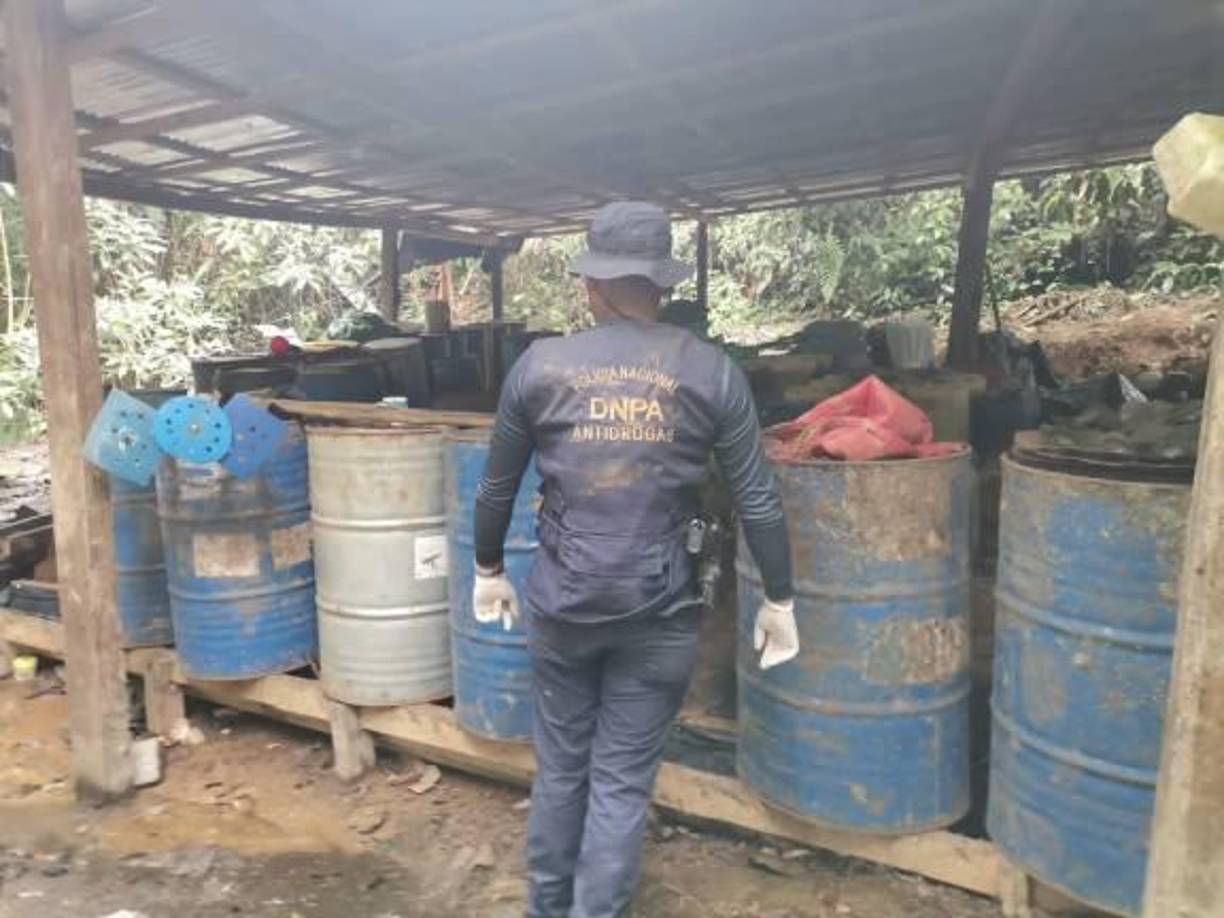 ¿Pasar de puente a “consumidor y luego productor? Eso le va a causar muchos problemas a Honduras”, alertó el exagente de la agencia antidrogas estadounidense (DEA), Mike Vigil.