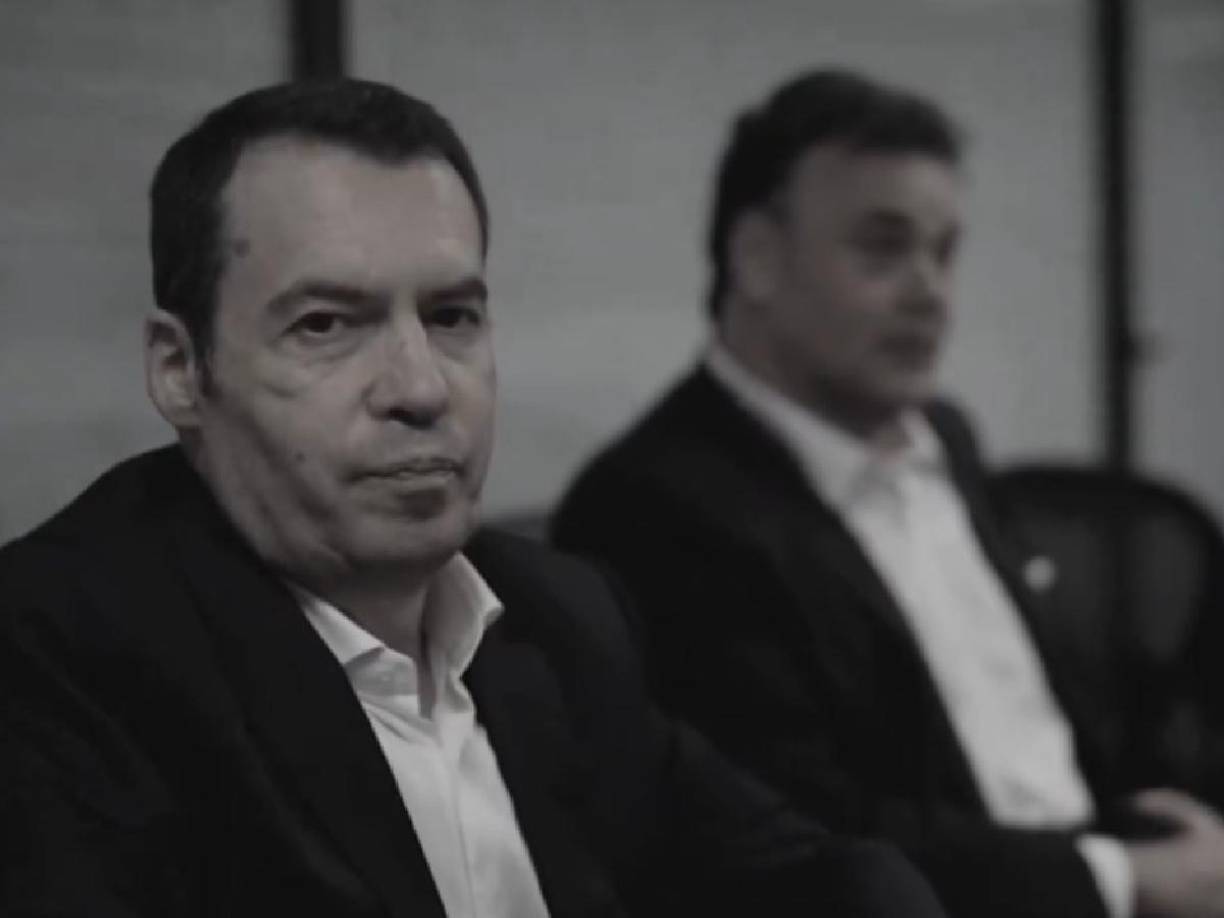 Y terminó con un emotivo mensaje: “Buen, André, me tengo que ir, tengo que volver al estudio y sentarme ante tu silla vacía, entre el frío de las luces y las cámaras. No estás más ahí, pero te siento aquí, en el corazón porque sé que nunca te has ido y nunca te irás. De noche volveré a cerrar los ojos, seguro te veo por ahí. Cuídate”.