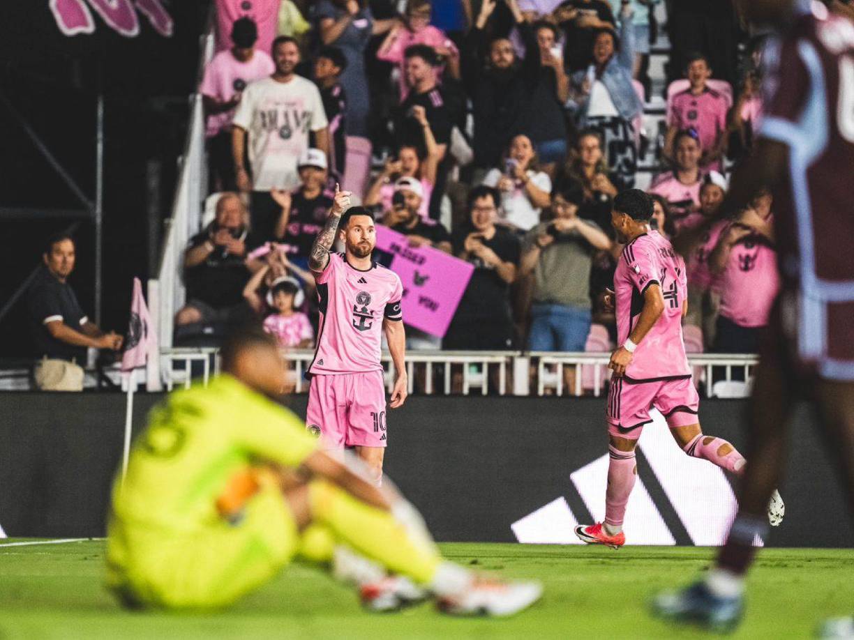 Messi comenzó el partido en la banca, ingresó al inicio del segundo tiempo y marcó a los 57 minutos.