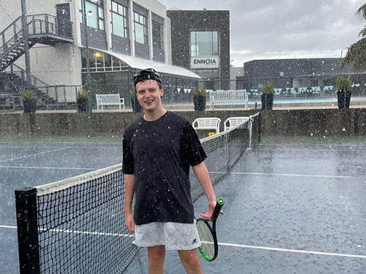 Mellstroy suele tener acciones reprochables durante sus transmisiones en vivo la atención y algunas de ellas se hicieron famosas porque generaron repudio