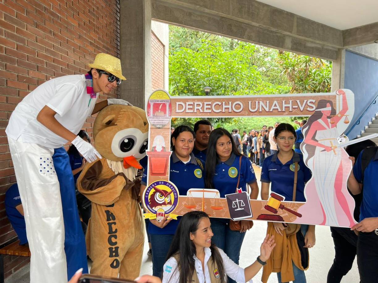 Cabe mencionar, que con esta Feria Vocacional la Unah.vs pretende que los futuros universitarios puedan encontrar una carrera afín a sus gusto y que explote su potencial humano.