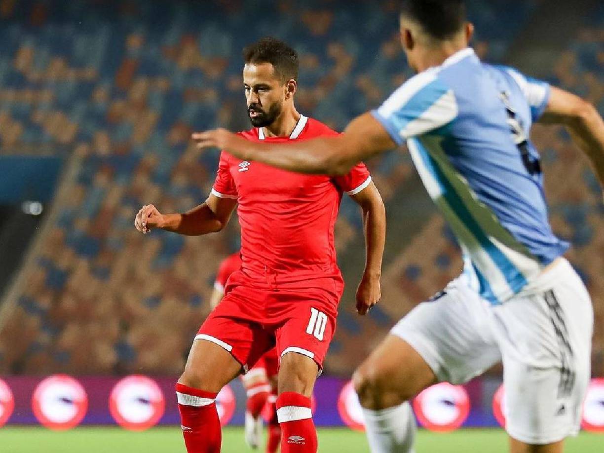 “El Modern Future FC anuncia el fallecimiento de Ahmed Refaat, jugador del primer equipo y de la selección egipcia, como consecuencia de un fuerte deterioro de su estado de salud”, dijo el club en un comunicado, que recordó que el delantero sufría “una crisis de salud” desde el incidente en el terreno de juego el pasado 11 de marzo.