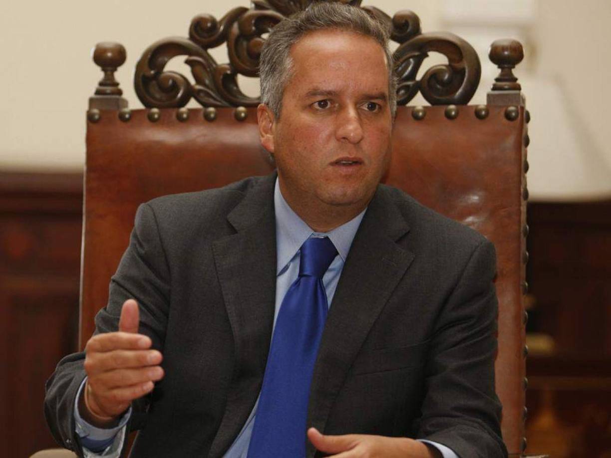 No obstante, dijo que si hoy le tocara votar, no votaría por ninguno de los precandidatos actuales. 