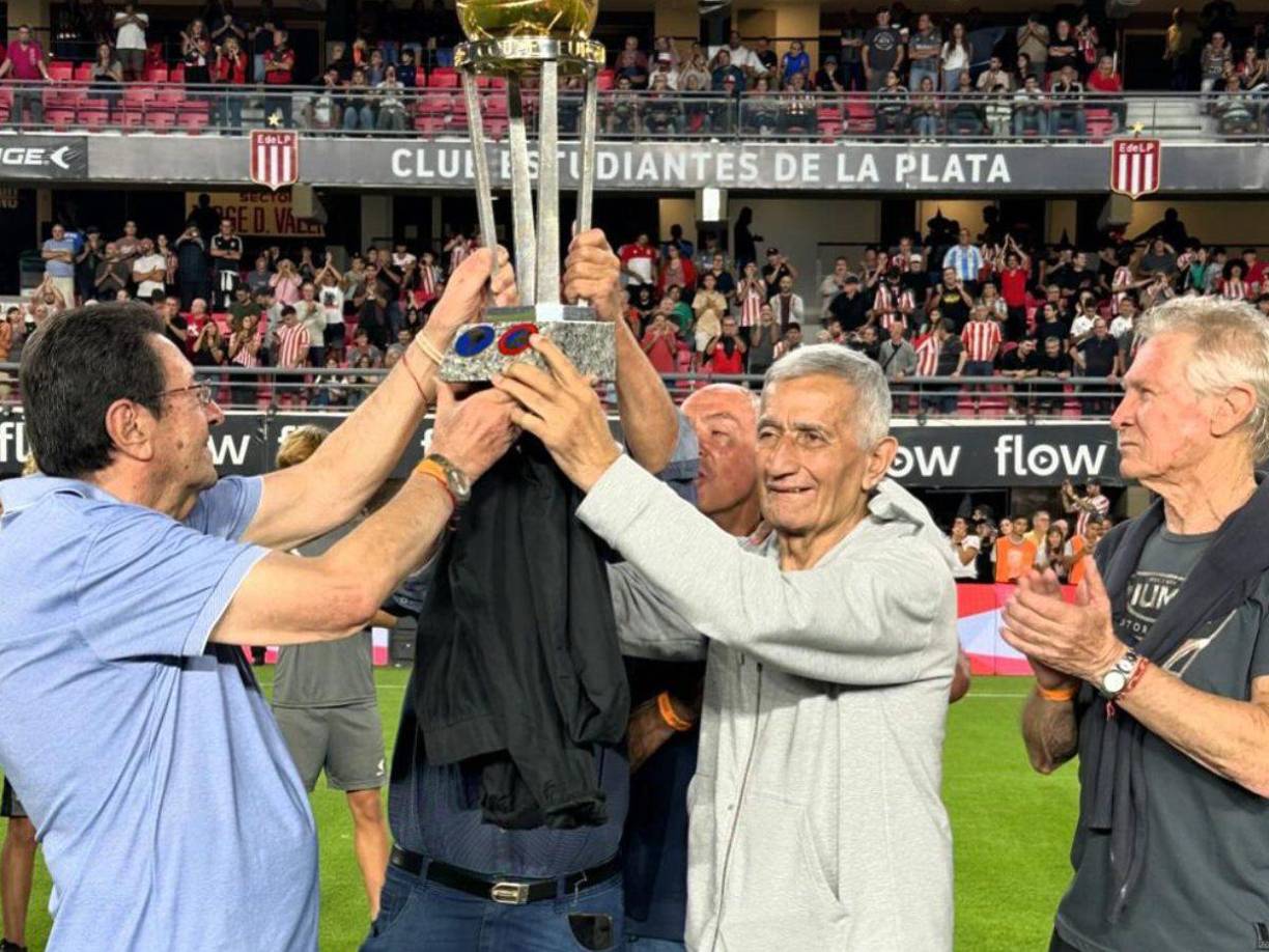 A la deportista no le tiembla el pulso a la hora de exponer sus sentimientos. Además de dedicarle palabras de amor, todo el tiempo repite la profunda admiración que siente por Juan Ramón Verón y no hay dudas de que está completamente enamorada.