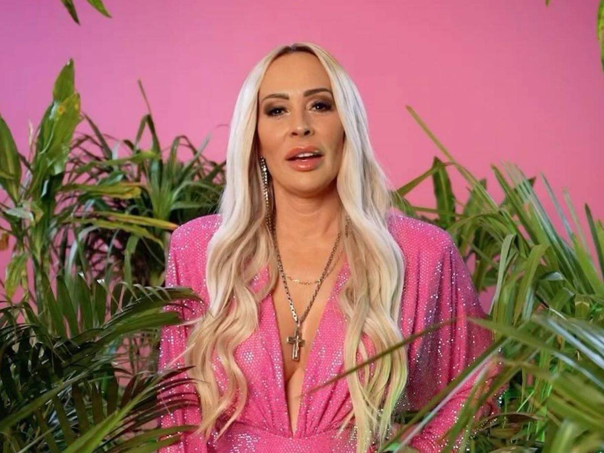 ” Me hago muchas preguntas. ¿Fue honesto conmigo? E incluso hay algo más importante que me ronda por la cabeza: ¿me amaba? Confié ciegamente en él y por eso su palabra era ley para mí”, añadió con dureza.