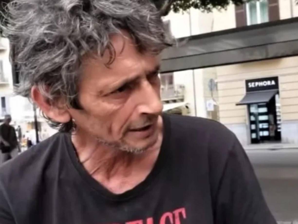 En los últimos años de su carrera profesional, tuvo muchos problemas con las lesiones. Tuvo que decir adiós y su futuro fue muy oscuro alejado de las canchas.