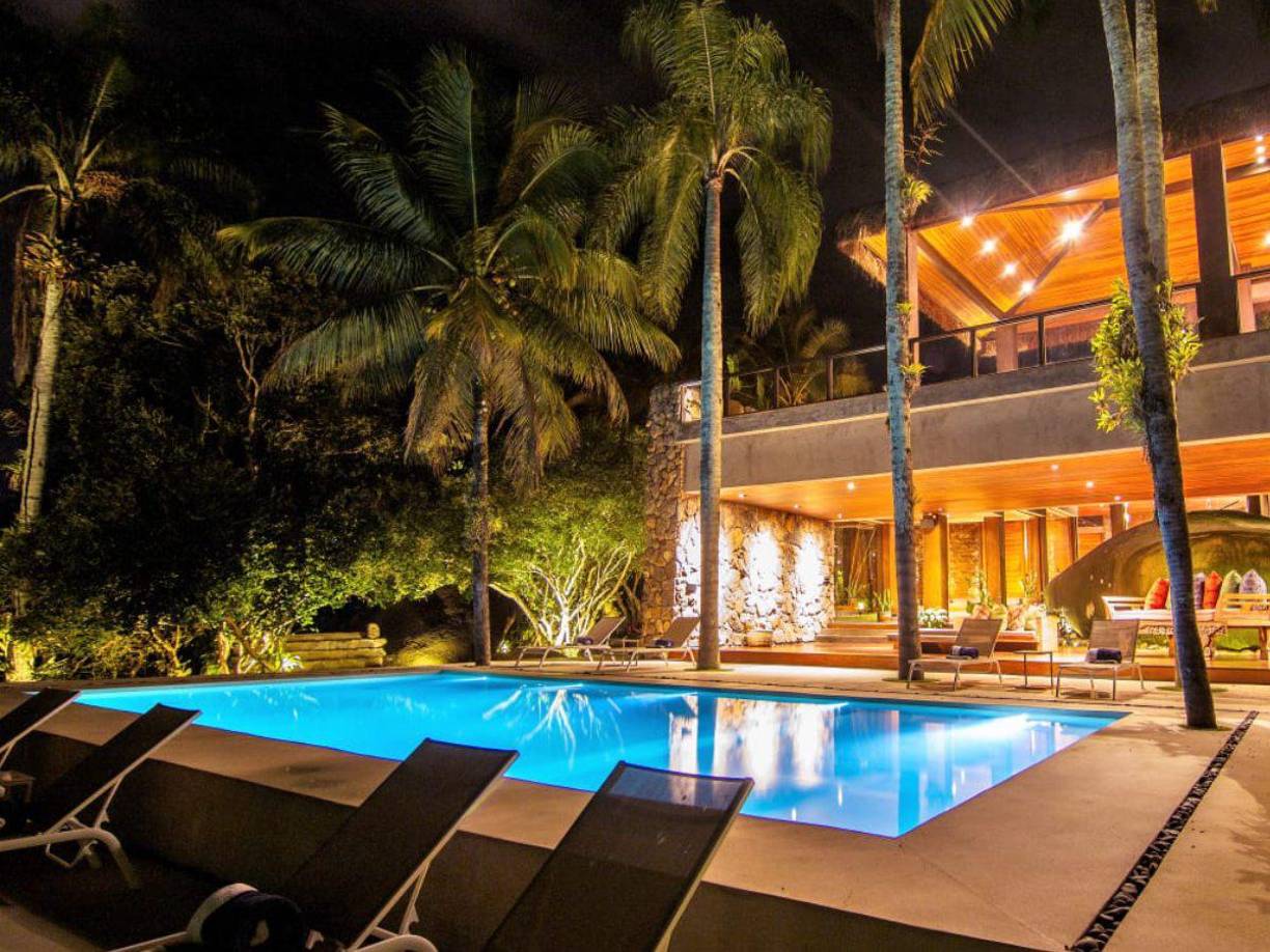 A su vez, también se puede llegar a través de un barco.