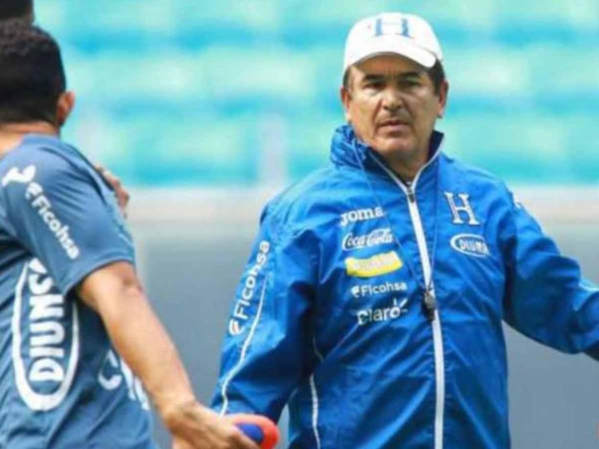 Pinto tuvo problemas internos con algunos seleccionados como Carlo Costly, Andy Nájar, Jerry Bengtson, Oscar Salas y Anthony Lozano.