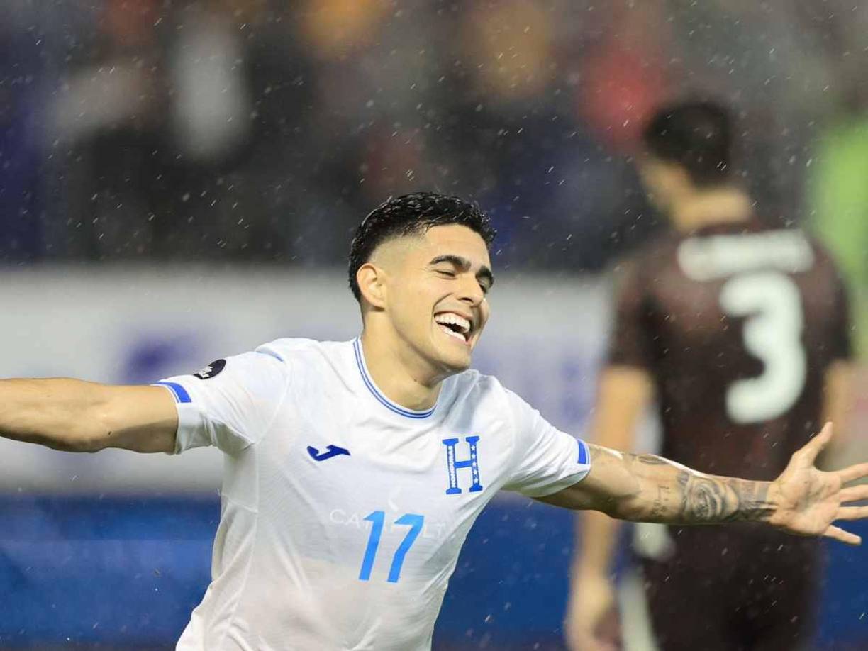 Luis Palma fue autor de un doblete contra la Selección Mexicana ingresando desde el minuto 61, un minuto después anotó y al 82 clavó un golazo.