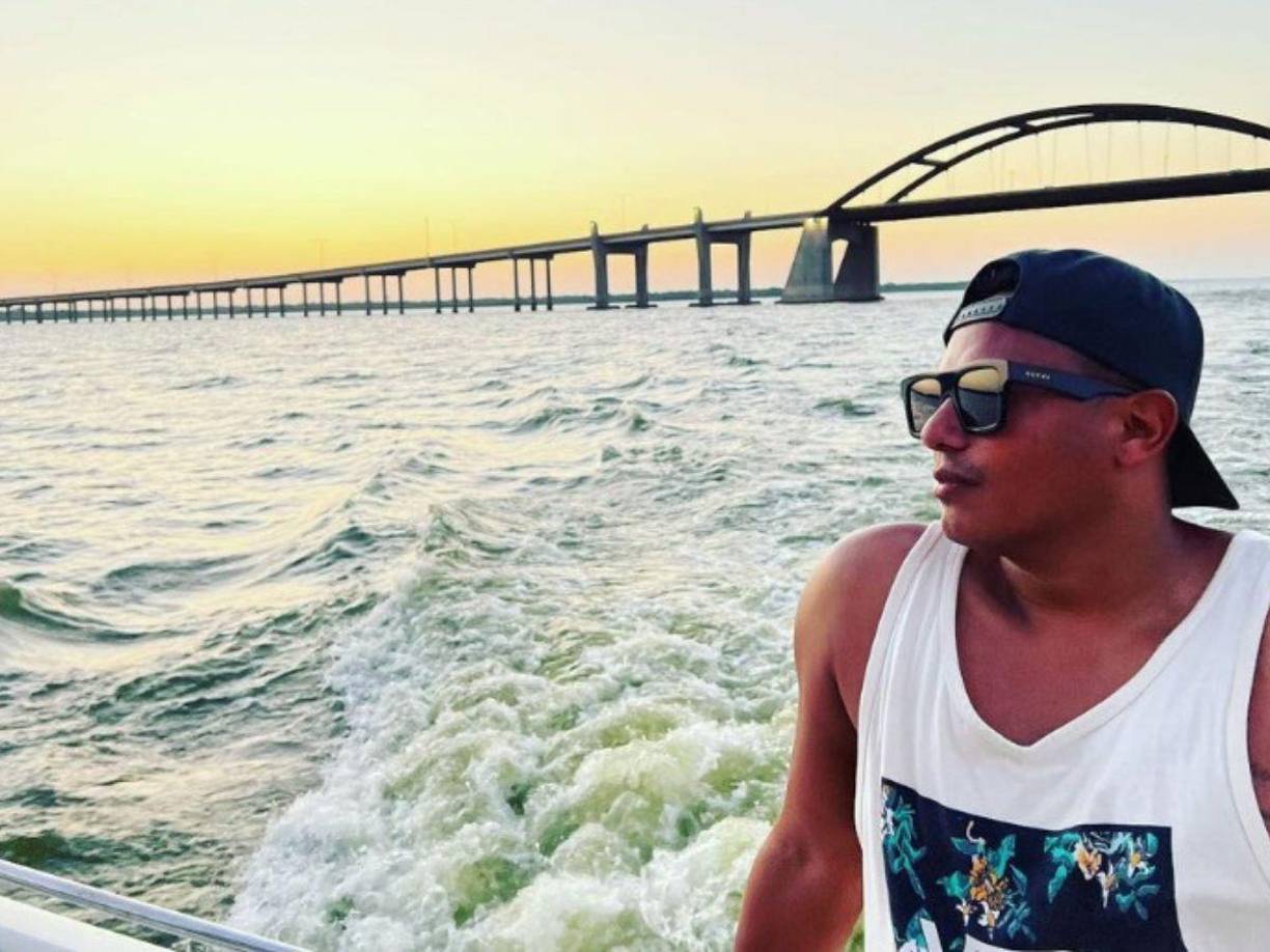 El “Principito” ahora tiene tatuajes y físicamente parece de menor cantidad de años de edad y vive una vida tranquila en tierras norteamericanas.