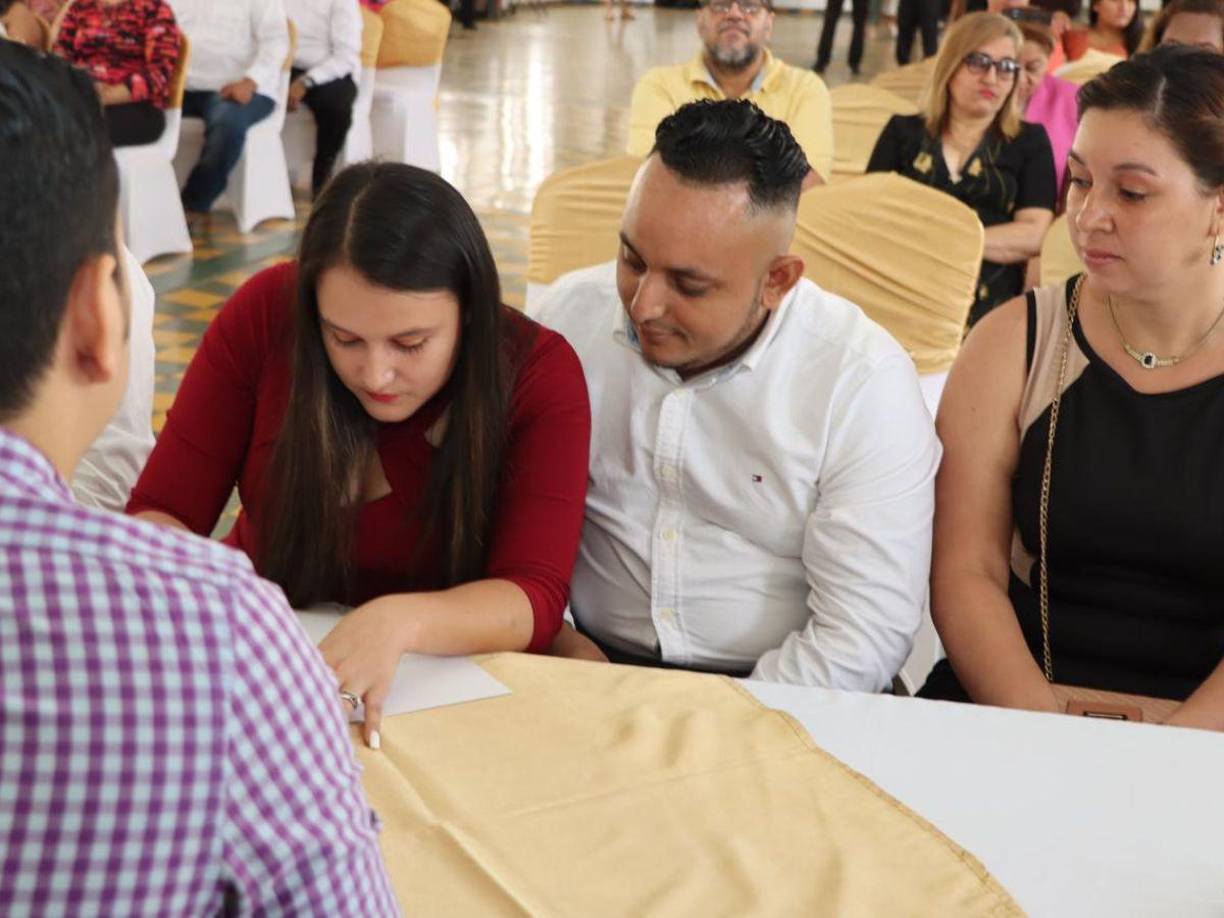 Madelyn Alemán y Juan Carlos Moya, forman una de las parejas que ya se casó por lo civil y estará en las Bodas de Caná este sábado.