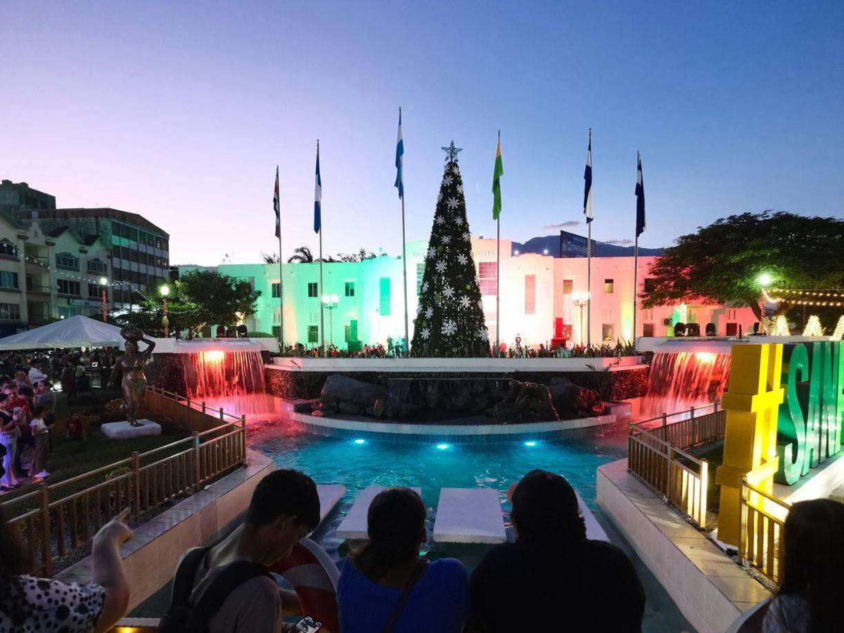Además, la curiosidad de conocer cómo quedó el parque central luego de las mejoras realizadas tras permanecer cerrado varios meses.