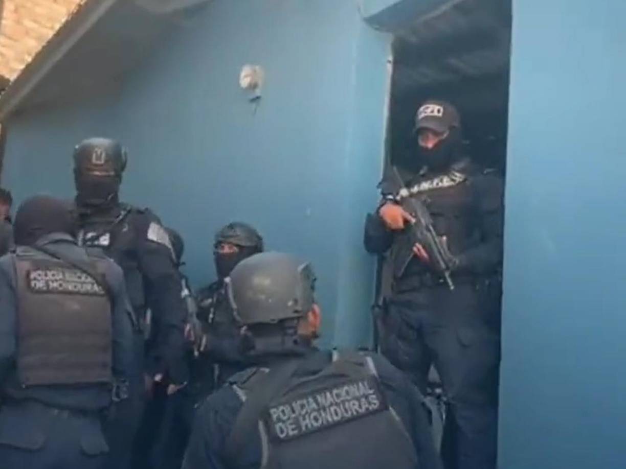 Durante los allanamiento se detuvo a un menores que estaría vinculado la muerte de siete personas en una cuartería en la Primera Avenida de Comayagüela.