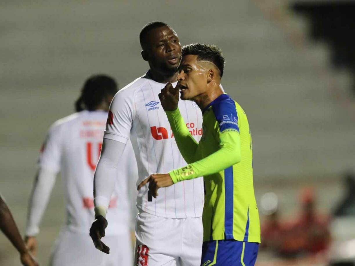 Yustin Arboleda discute con Juan Ángel ‘Camellito‘ Delgado.