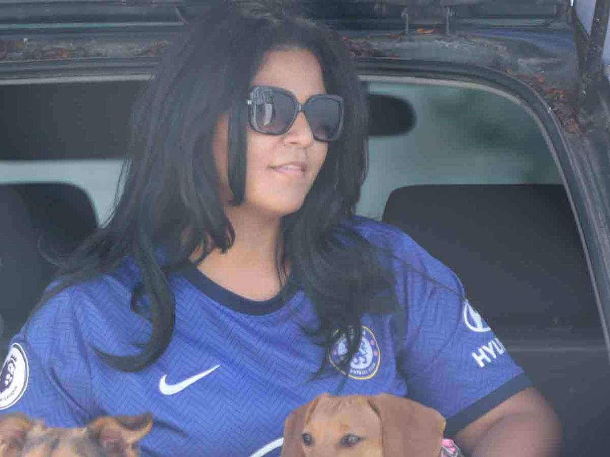 Abigail Arteaga es abogada y esposa del portero Michael Perelló. La chica reaccionó indignada contra Orlando Ponce Morazán. 