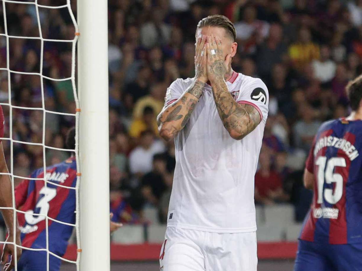 Sergio Ramos no podía creer el gol anotado en propio arco. 