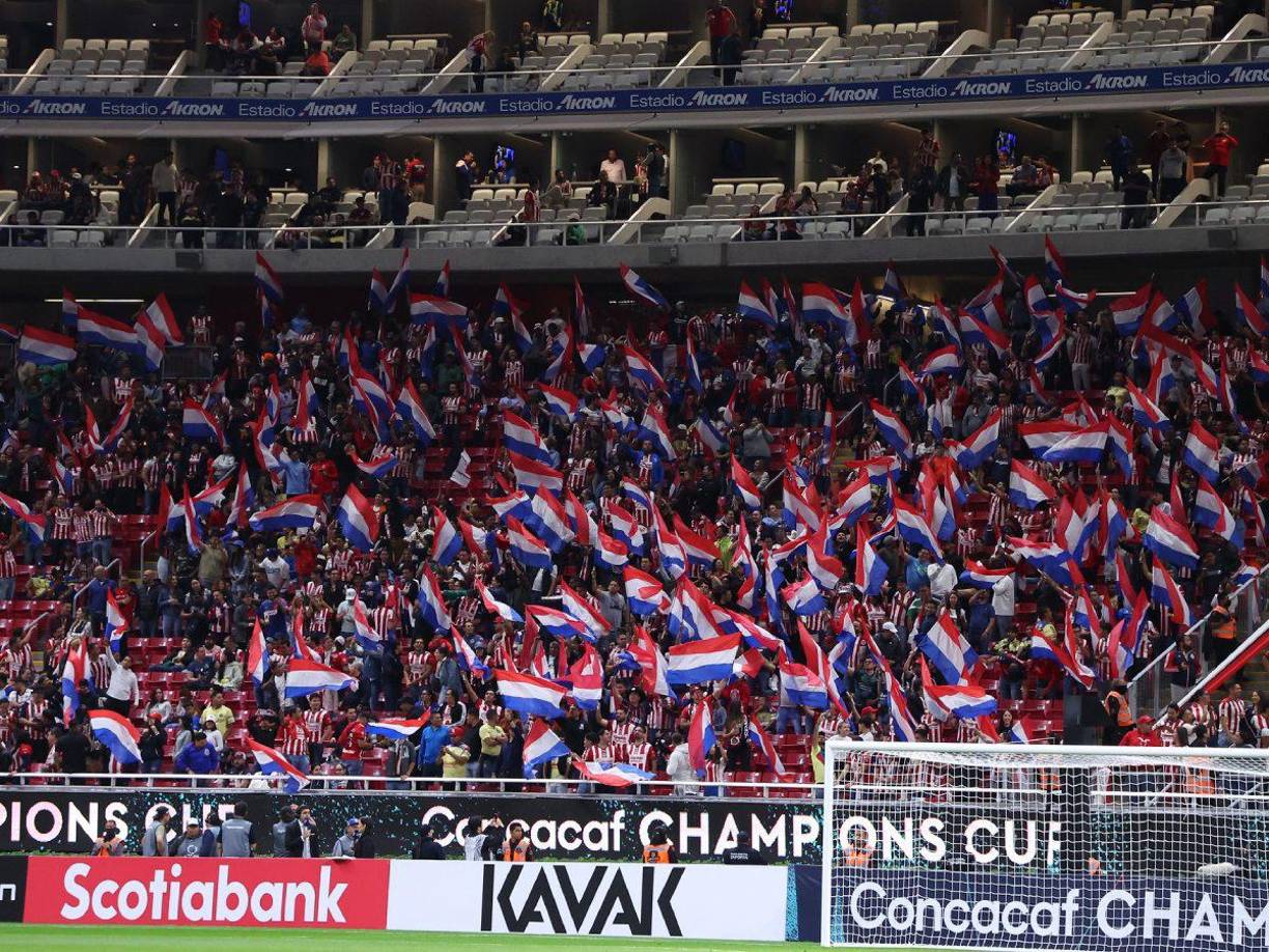 Las Chivas respondieron al comunicado del América y aseguraron que buscarán a los responsables que hicieron los lamentables insultos racistas contra Quiñones. 