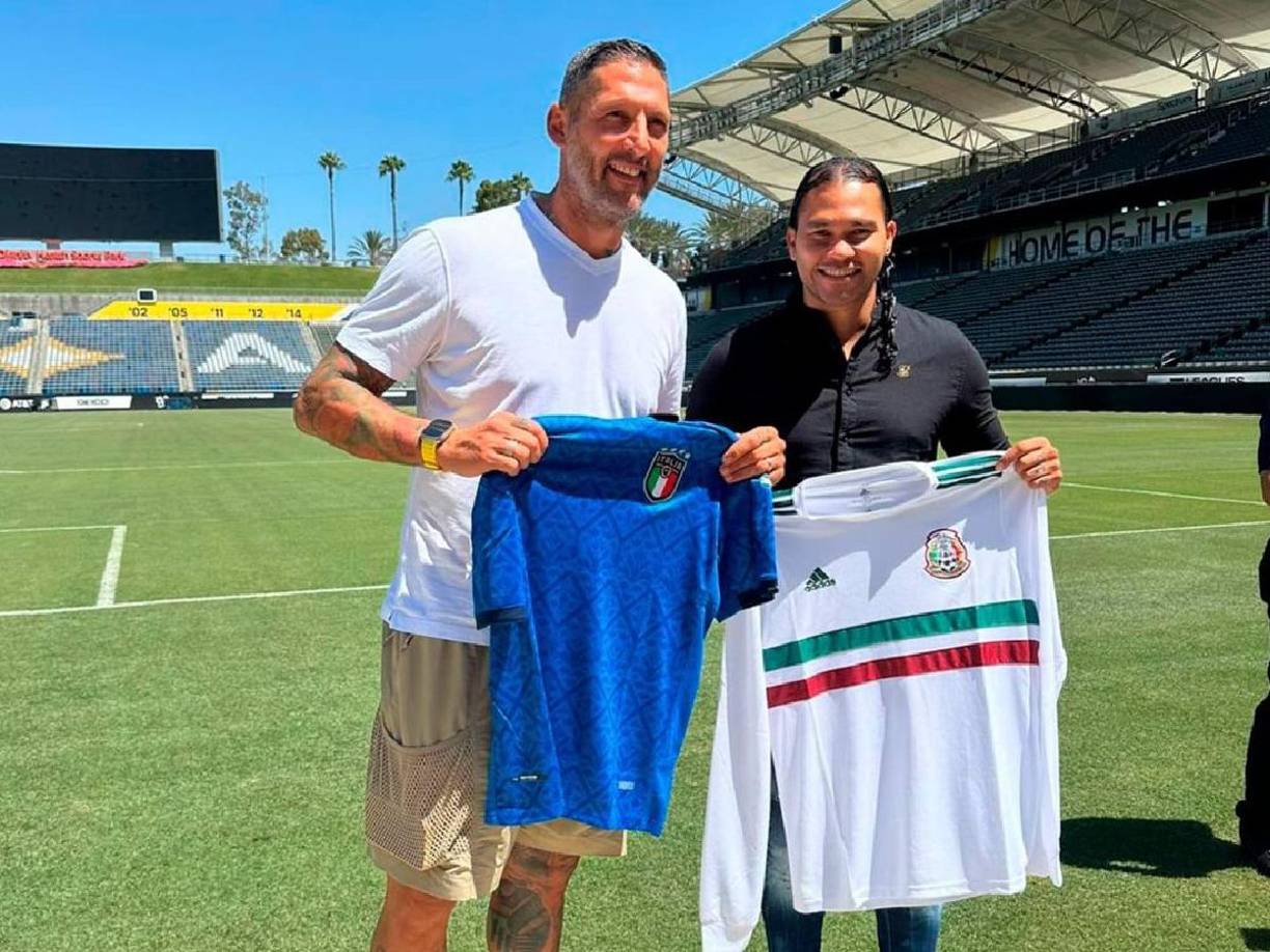 Hace unos meses se confirmó su último club: Racing Los Angeles FC, donde coincidió en la presentación de la mano del italiano Marco Materazzi.
